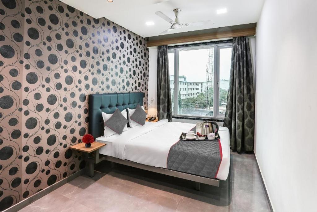Glitz Hotels Arc Palace - Mankoli, Bhiwandi Buitenkant foto